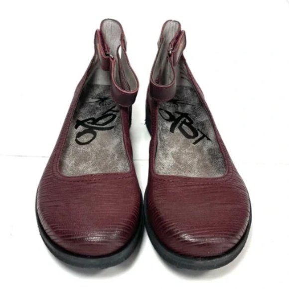 NWT OTBT Scamper Mary Jane Flat Ankle Strap Burgundy Pebbled Leather Sandals - Picture 1 of 5